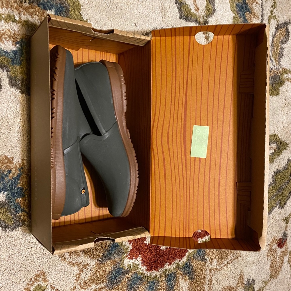 Brand New BOGS In box 9
